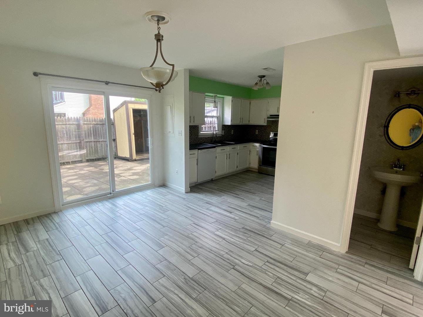 469 DENNING COURT