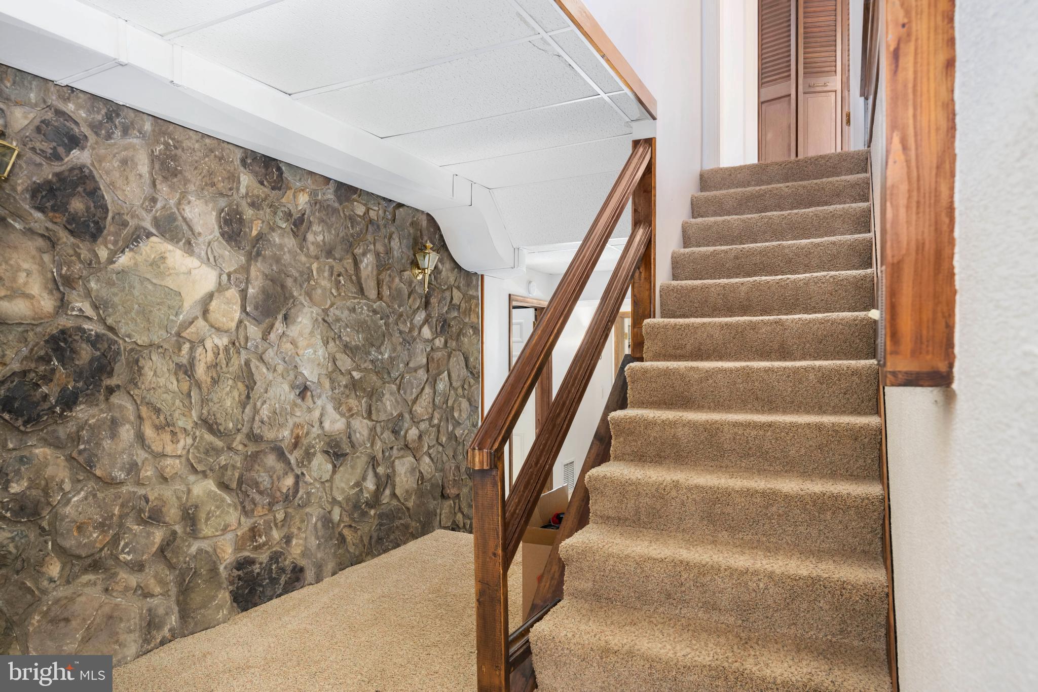 9147 HYDE LANE