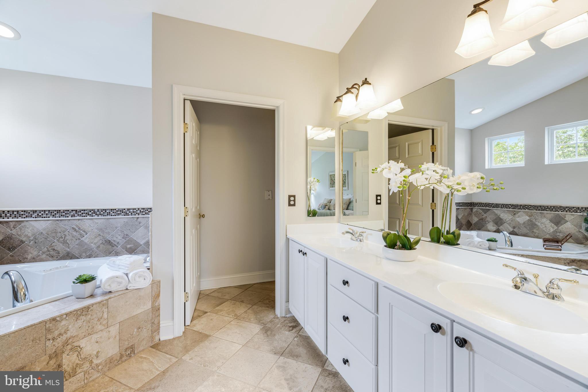340 Singleton Cir