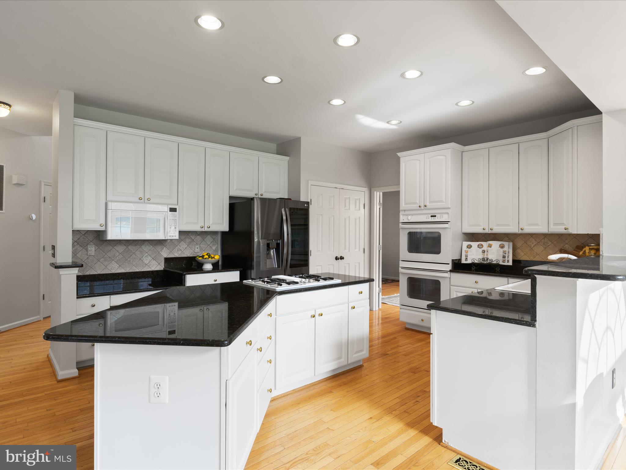 340 Singleton Cir