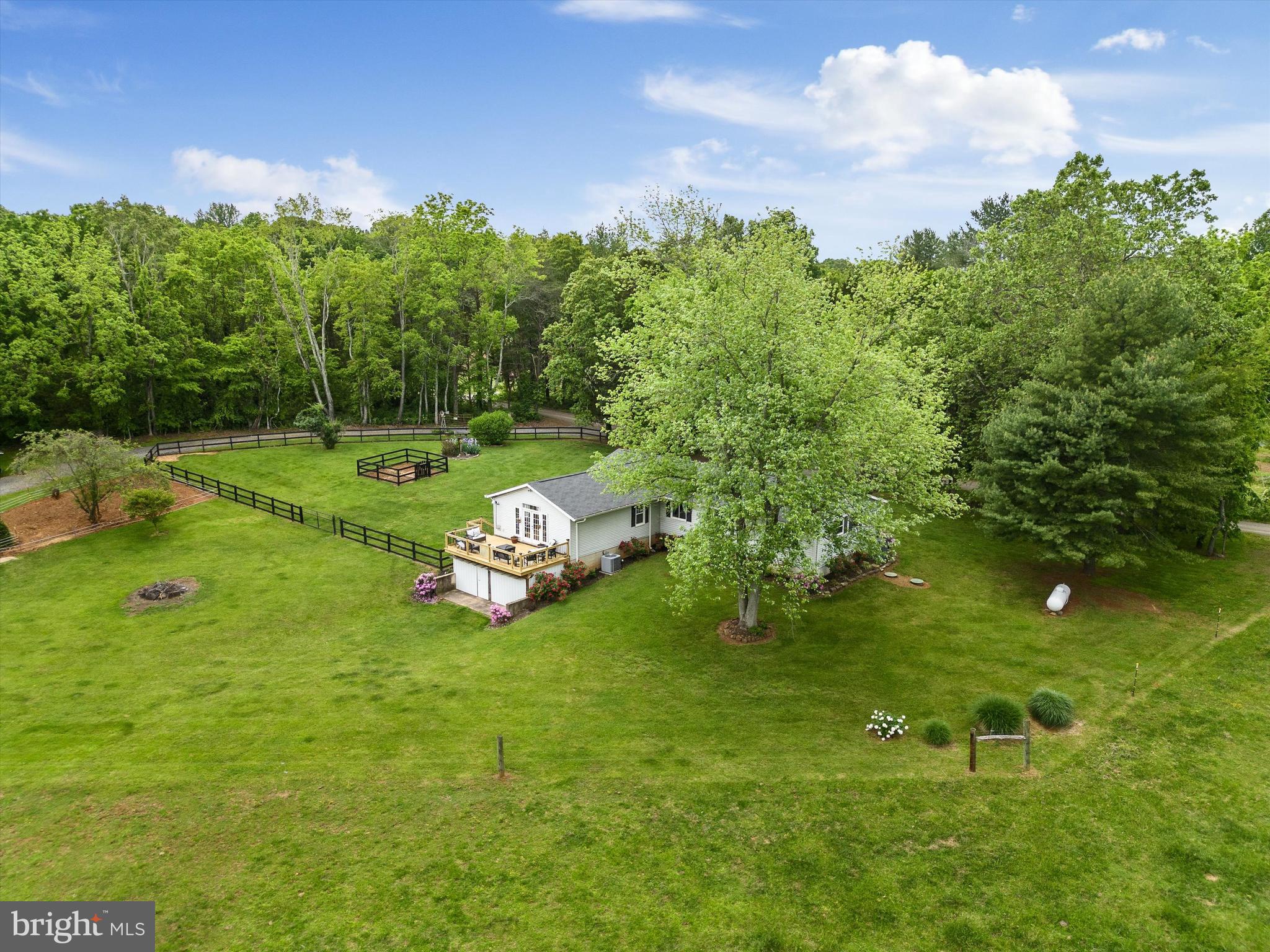 8261 Squires Ln