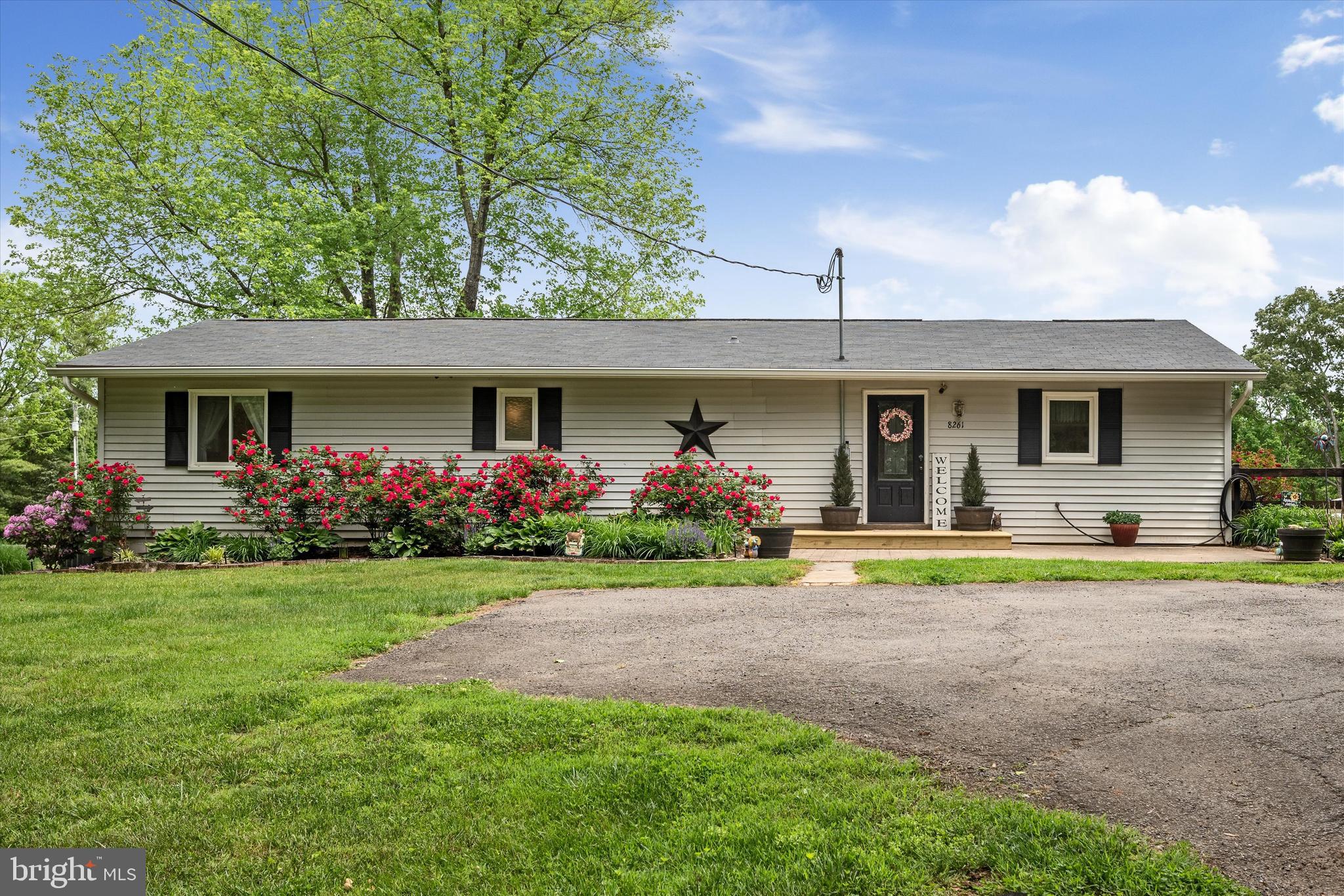 8261 Squires Ln