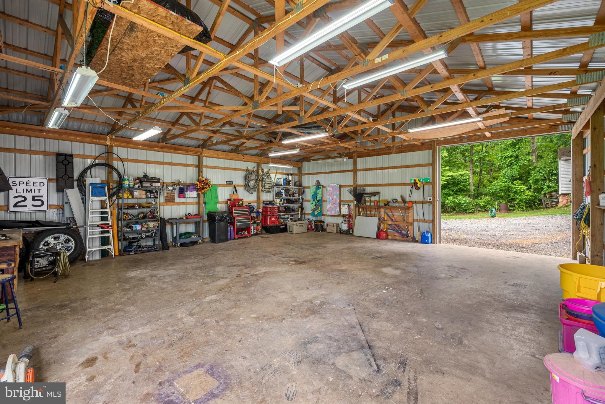8261 Squires Ln
