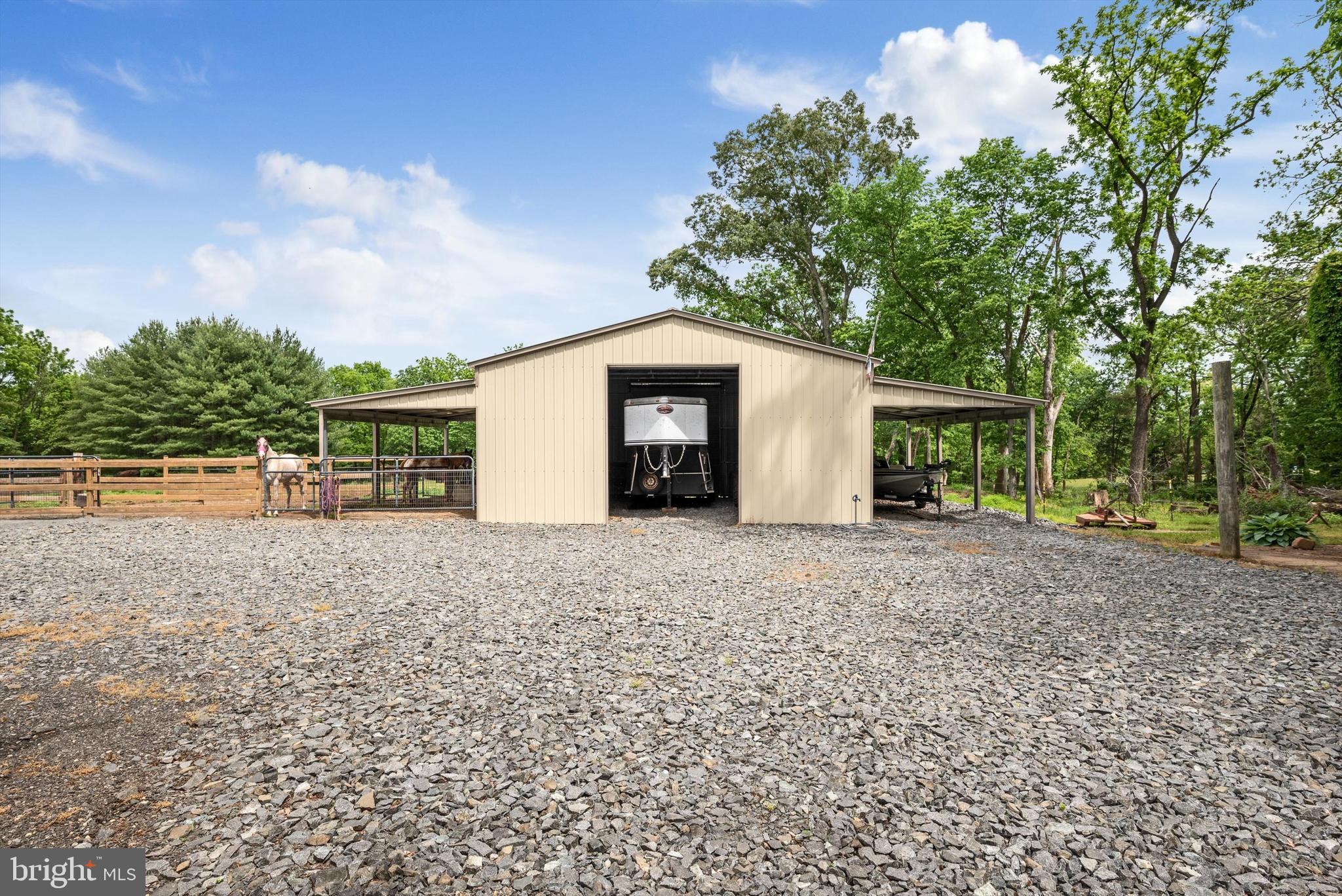 8261 Squires Ln