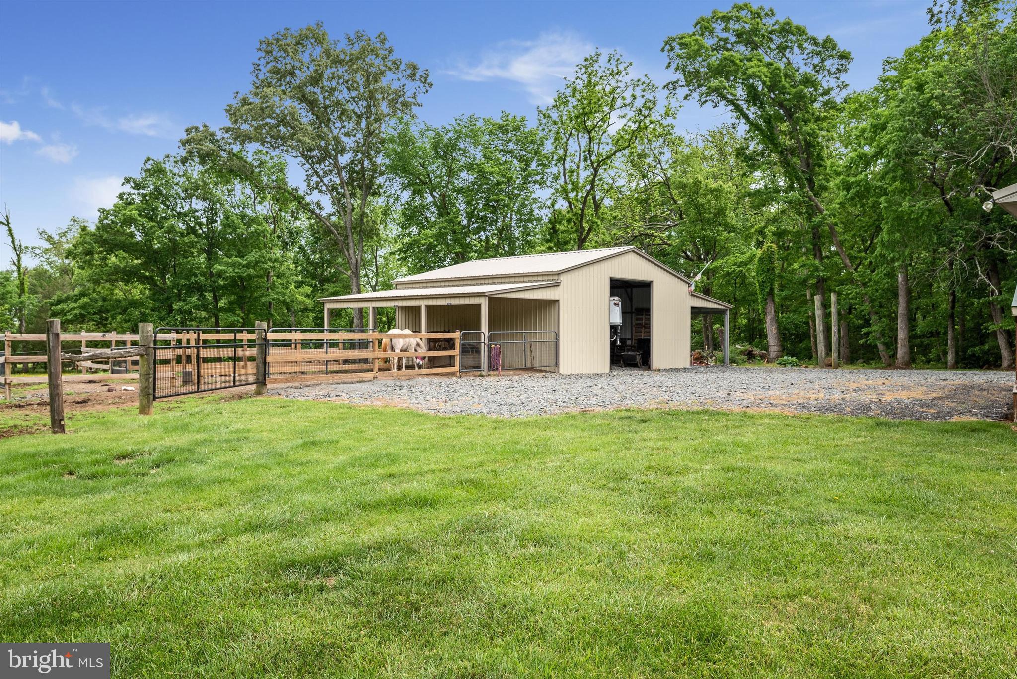 8261 Squires Ln