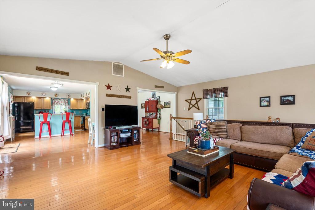 8261 Squires Ln