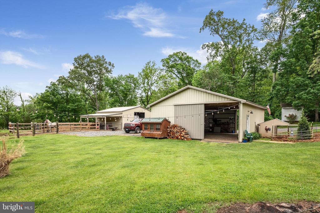 8261 Squires Ln
