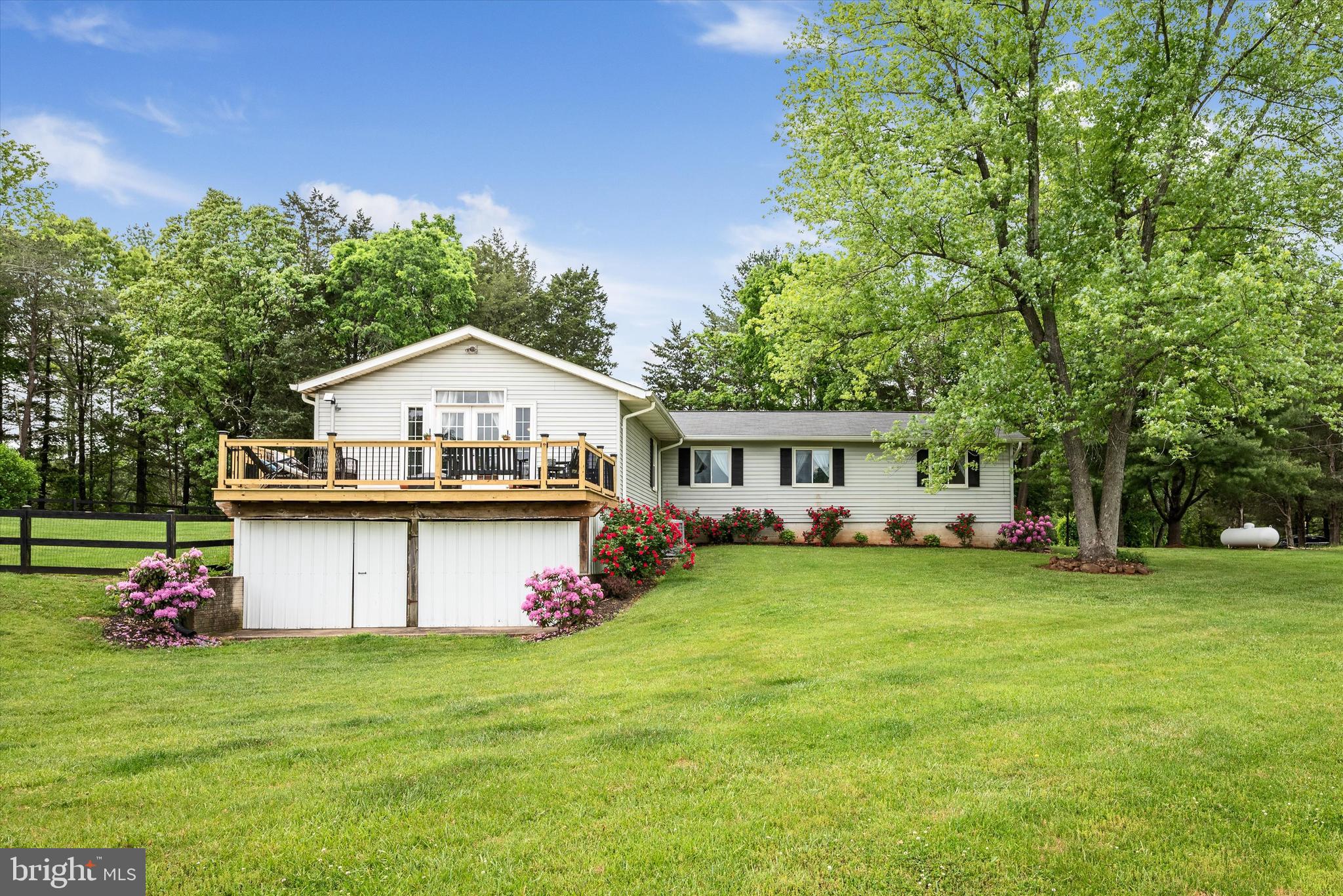 8261 Squires Ln