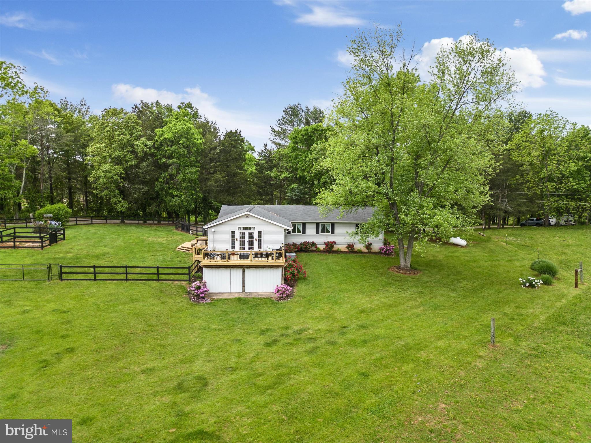 8261 Squires Ln