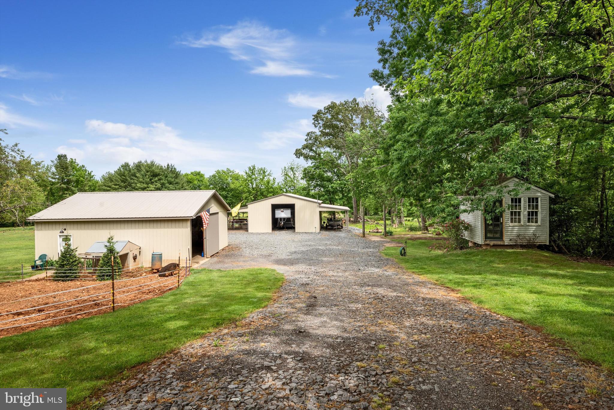 8261 Squires Ln