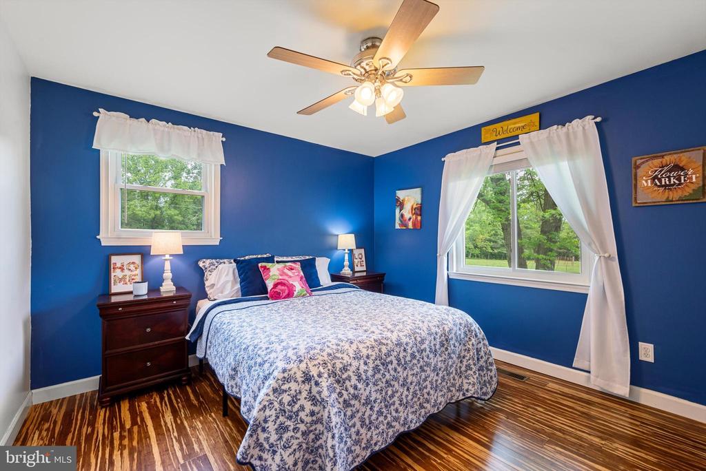 8261 Squires Ln