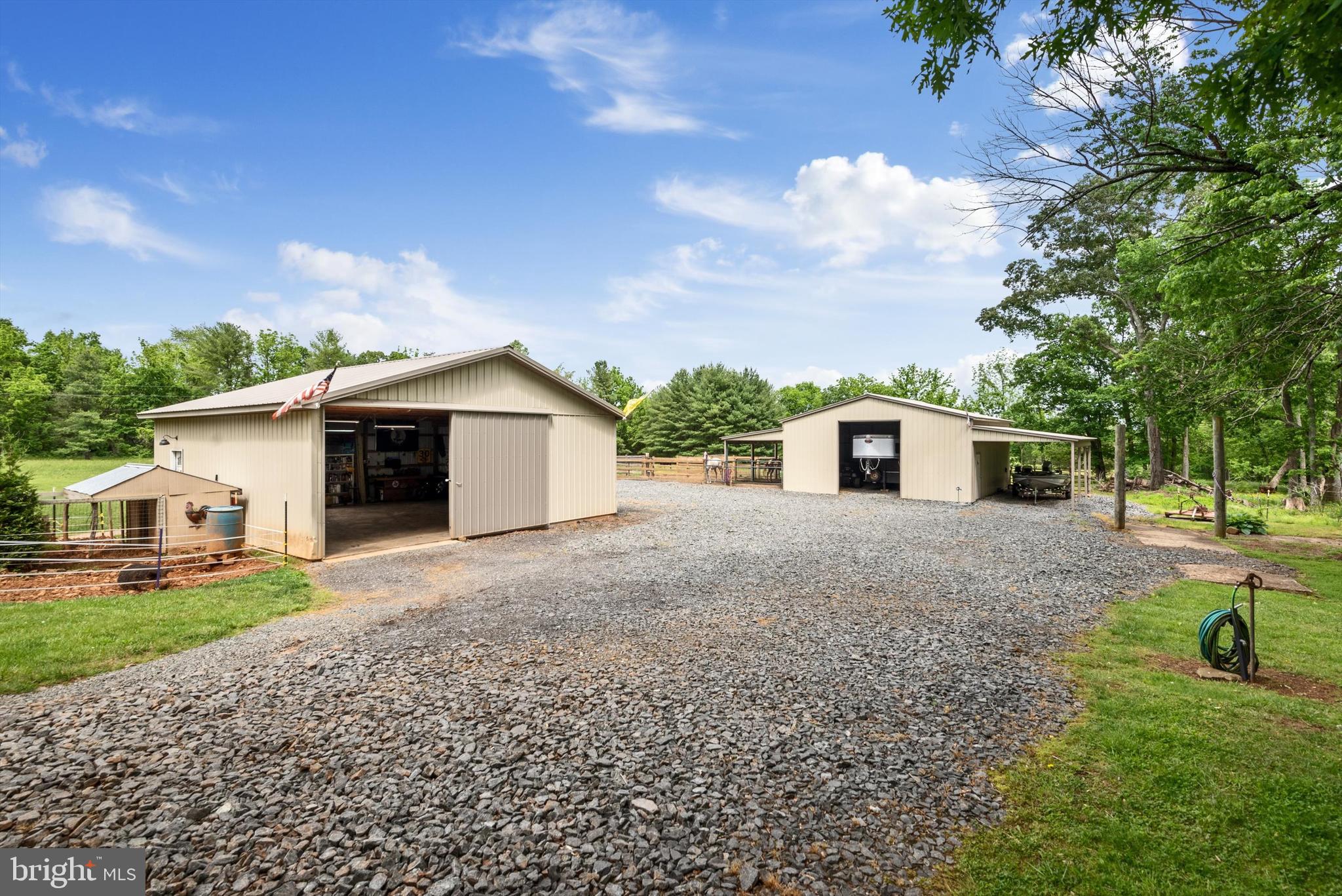 8261 Squires Ln