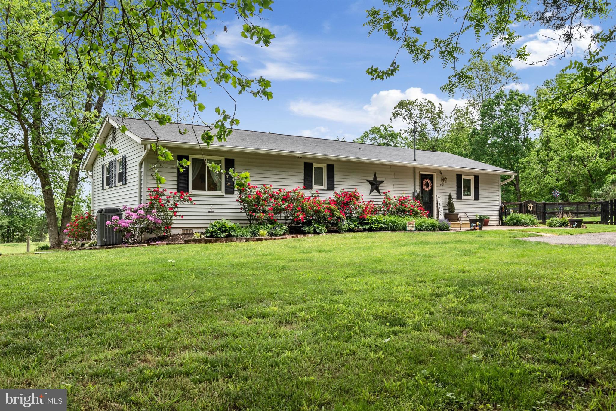 8261 Squires Ln