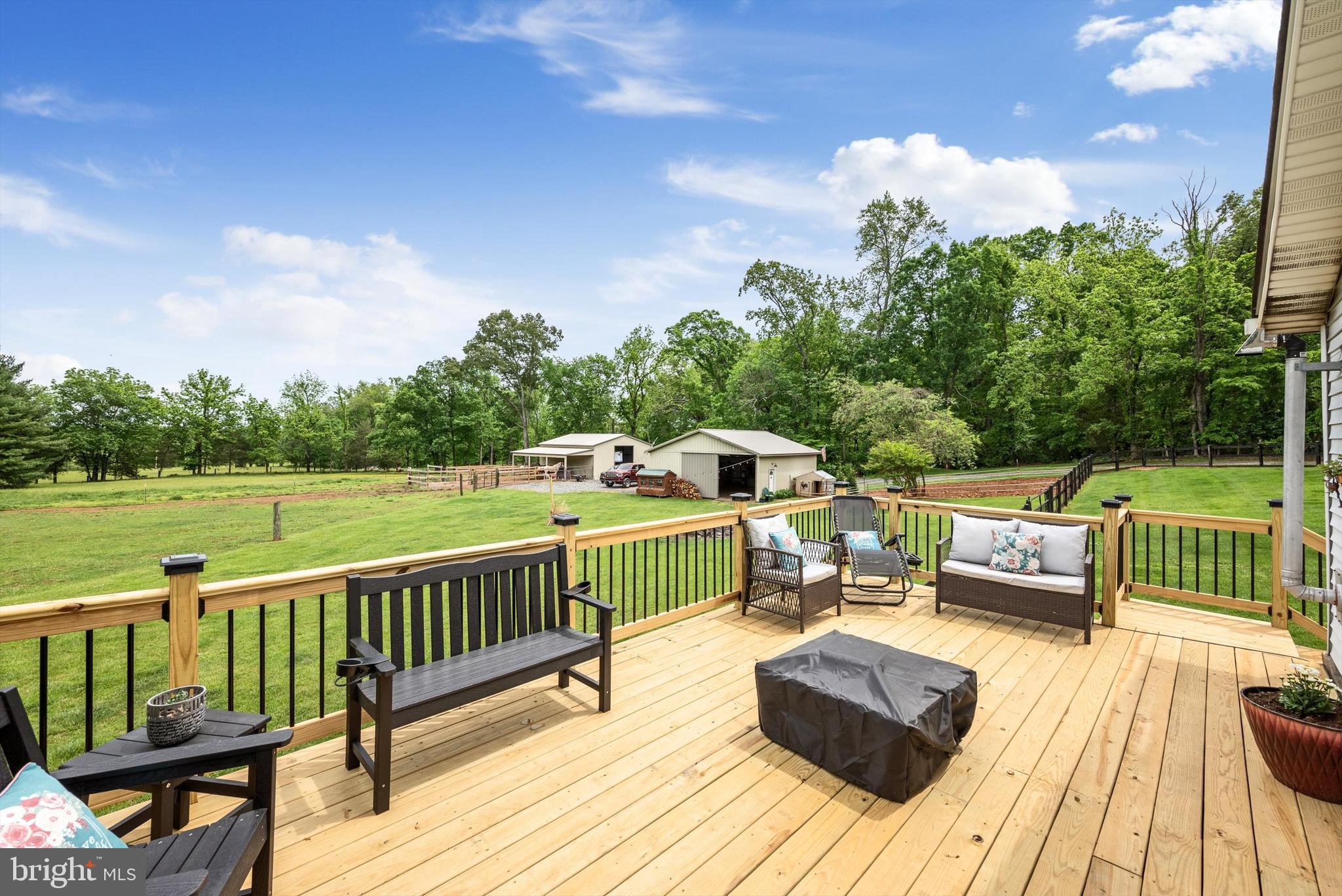 8261 Squires Ln