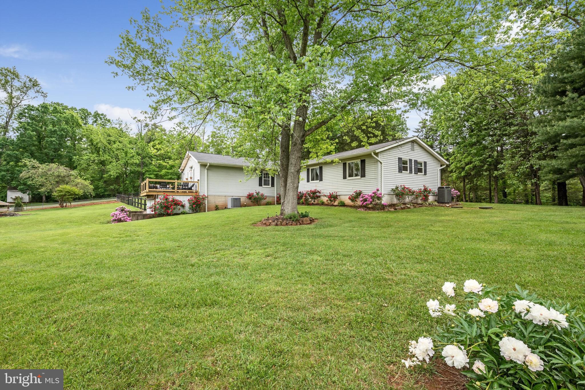 8261 Squires Ln