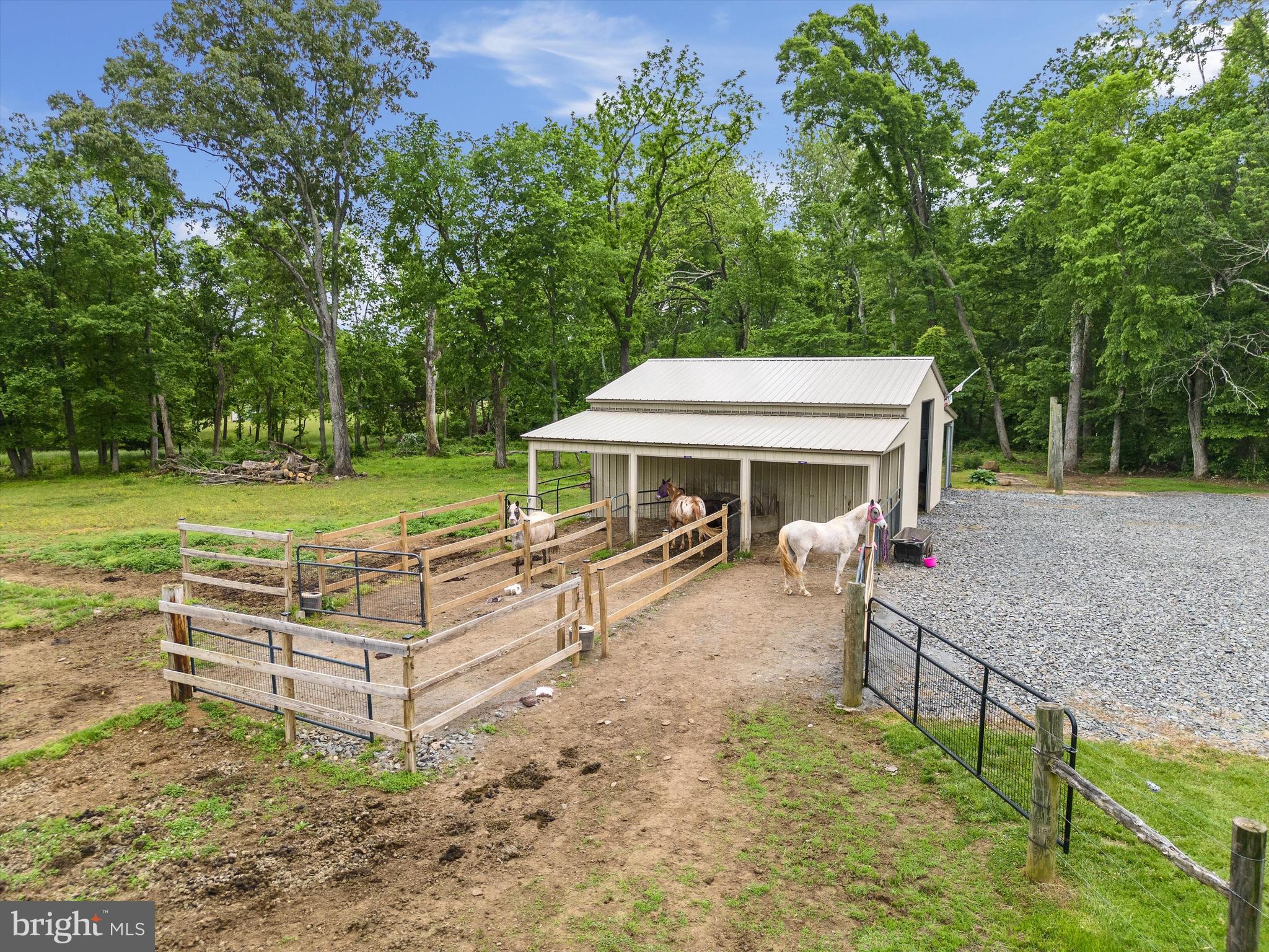 8261 Squires Ln