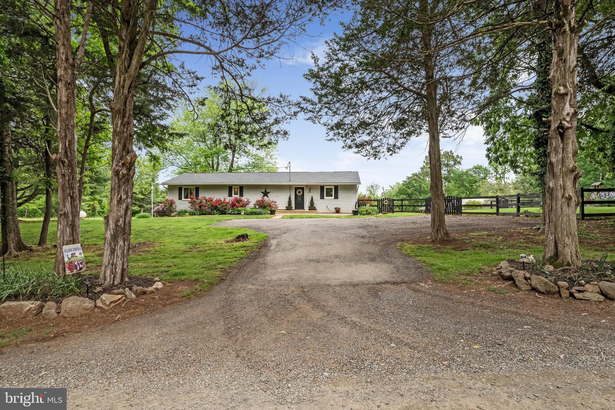 8261 Squires Ln