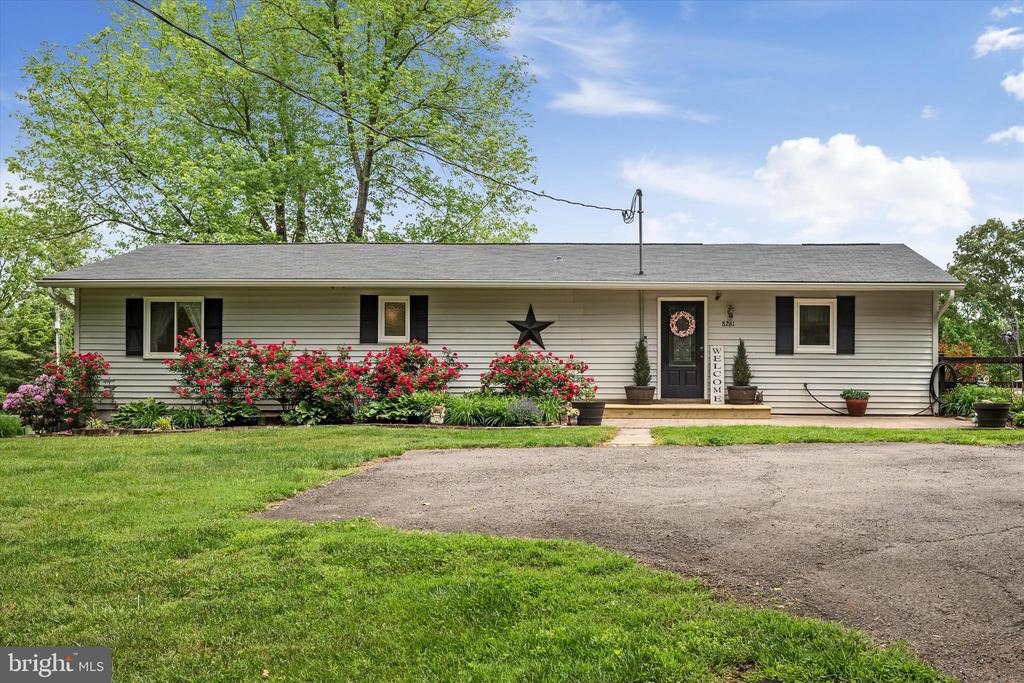 8261 Squires Ln
