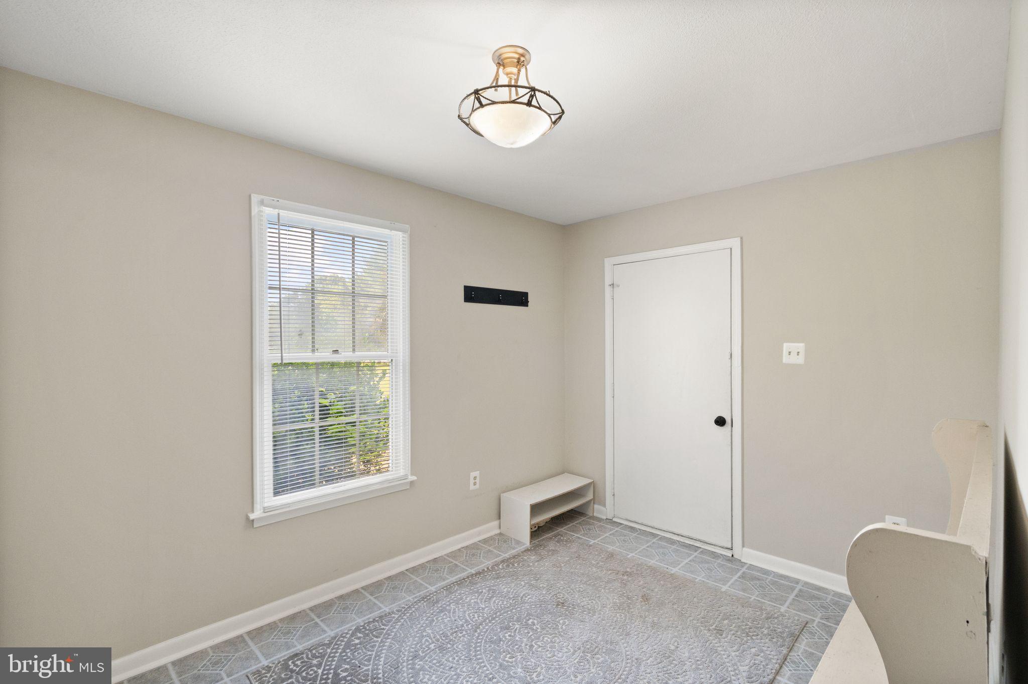 5044 Albrecht Ln
