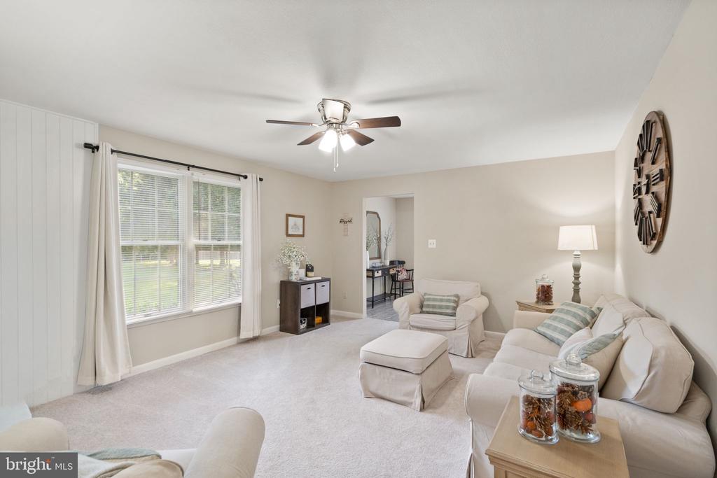 5044 Albrecht Ln