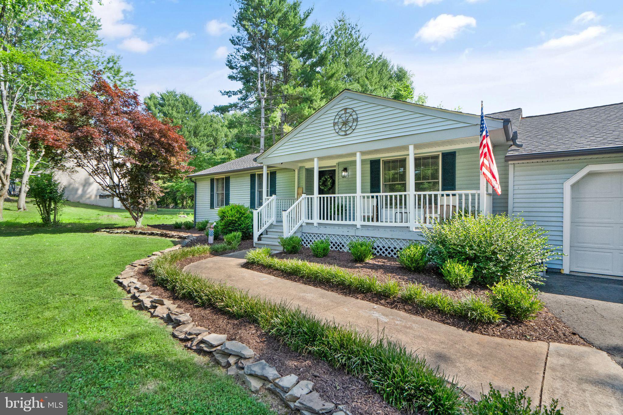 5044 Albrecht Ln