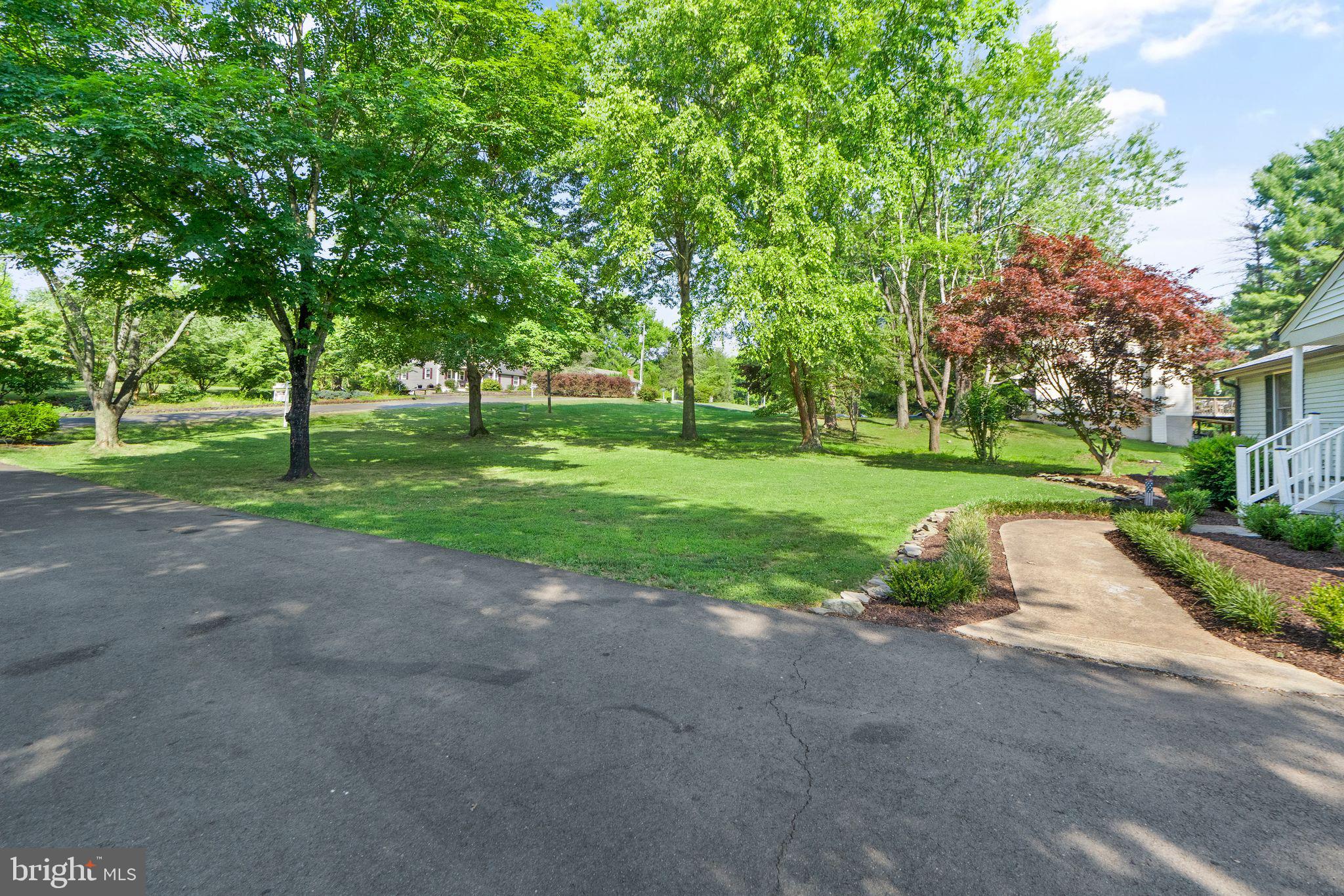5044 Albrecht Ln
