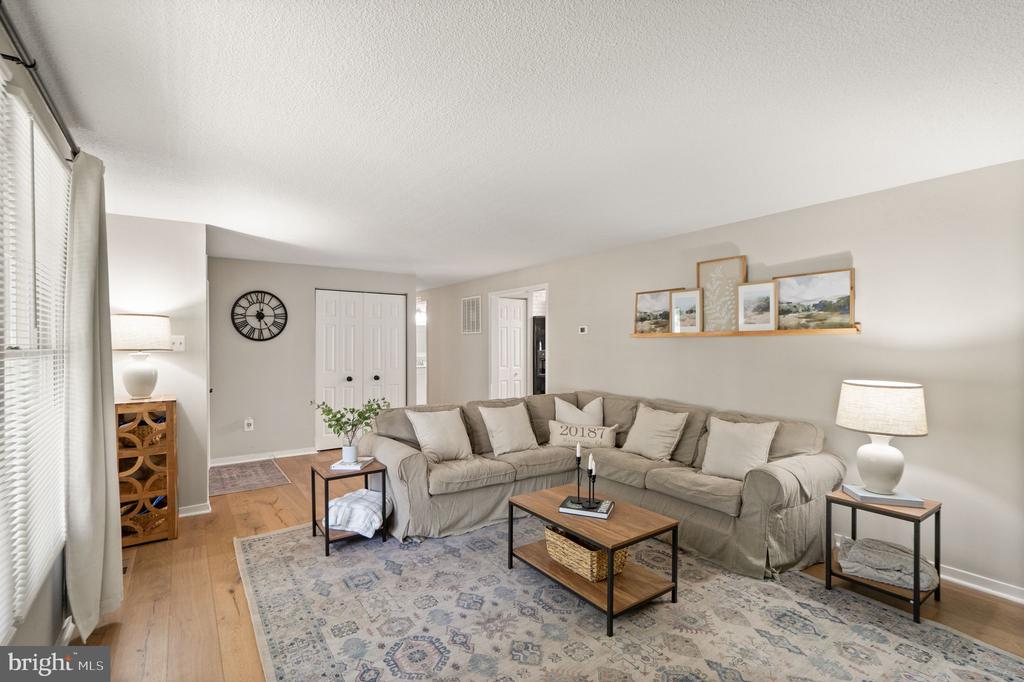 5044 Albrecht Ln