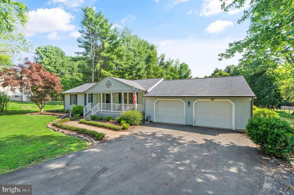 5044 Albrecht Ln