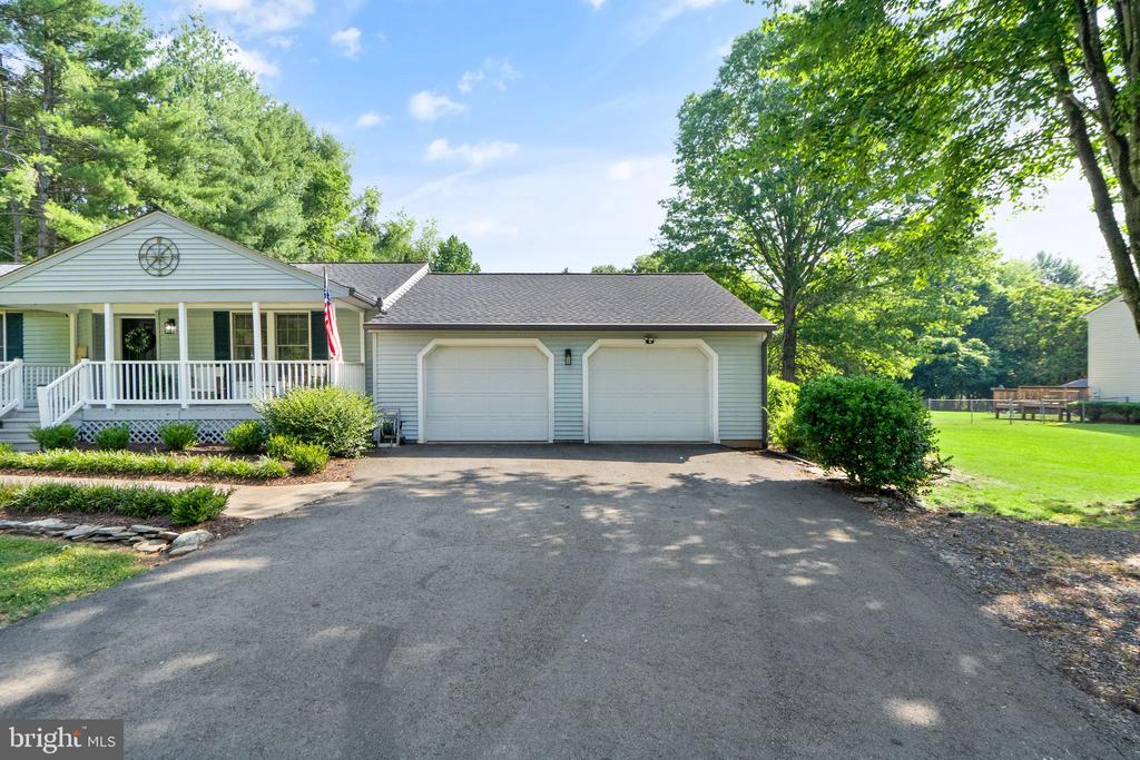 5044 Albrecht Ln