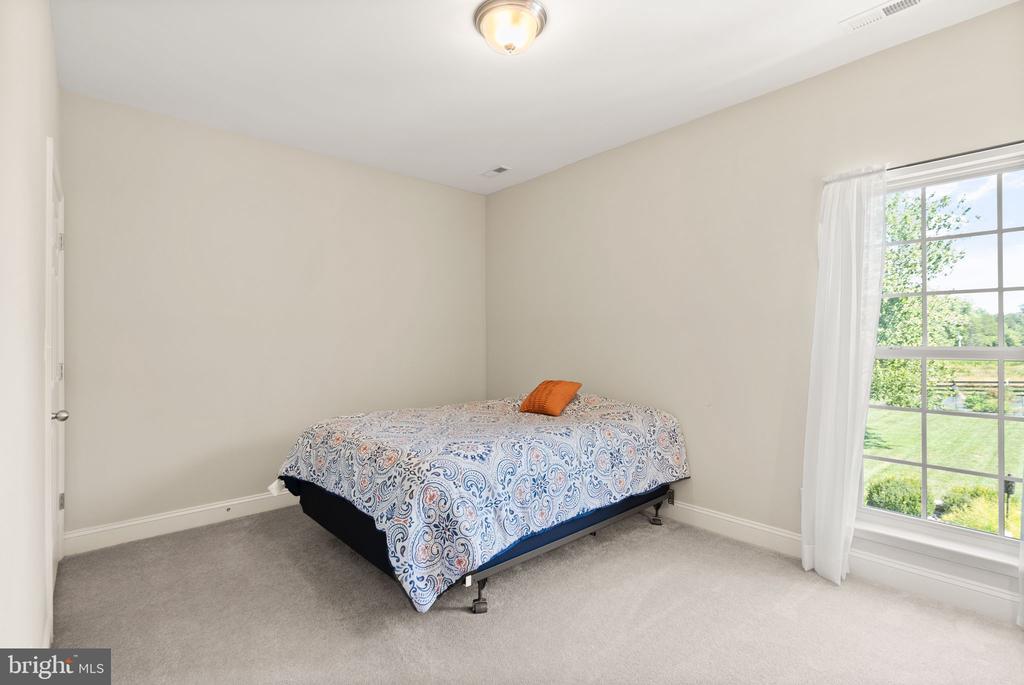11435 Lucky Hill