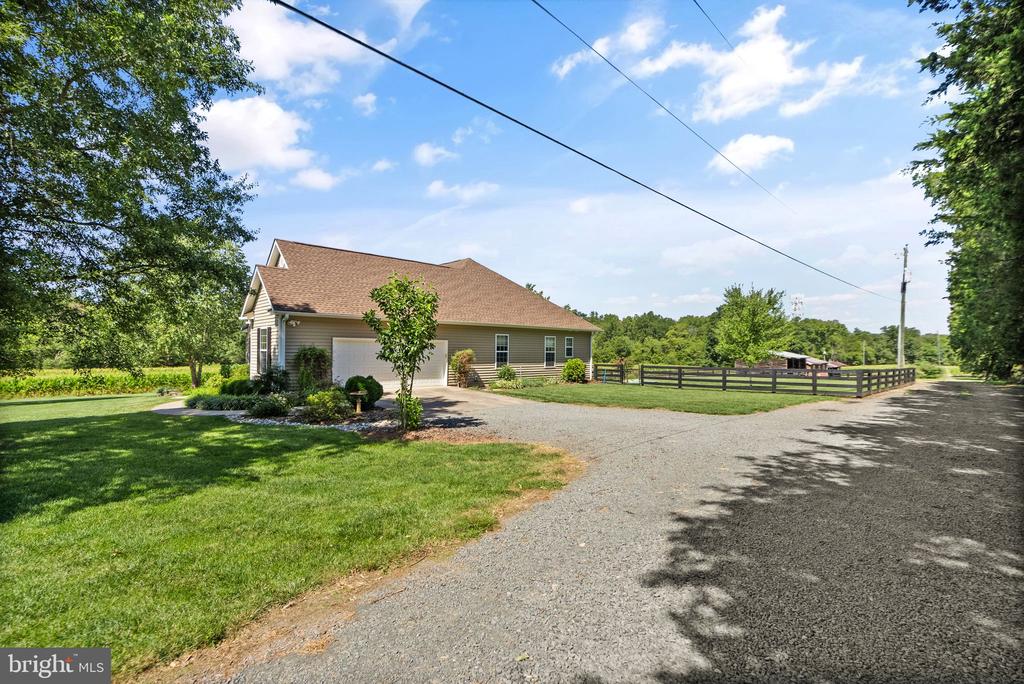 11435 Lucky Hill
