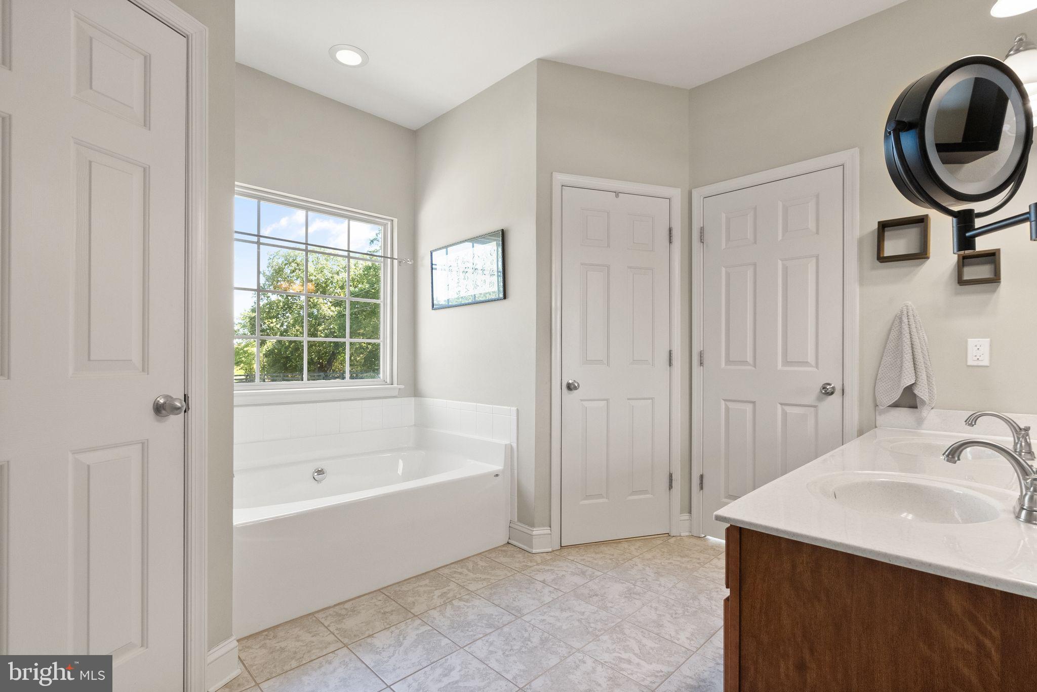 11435 Lucky Hill