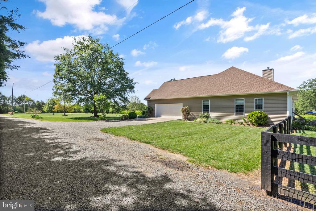 11435 Lucky Hill