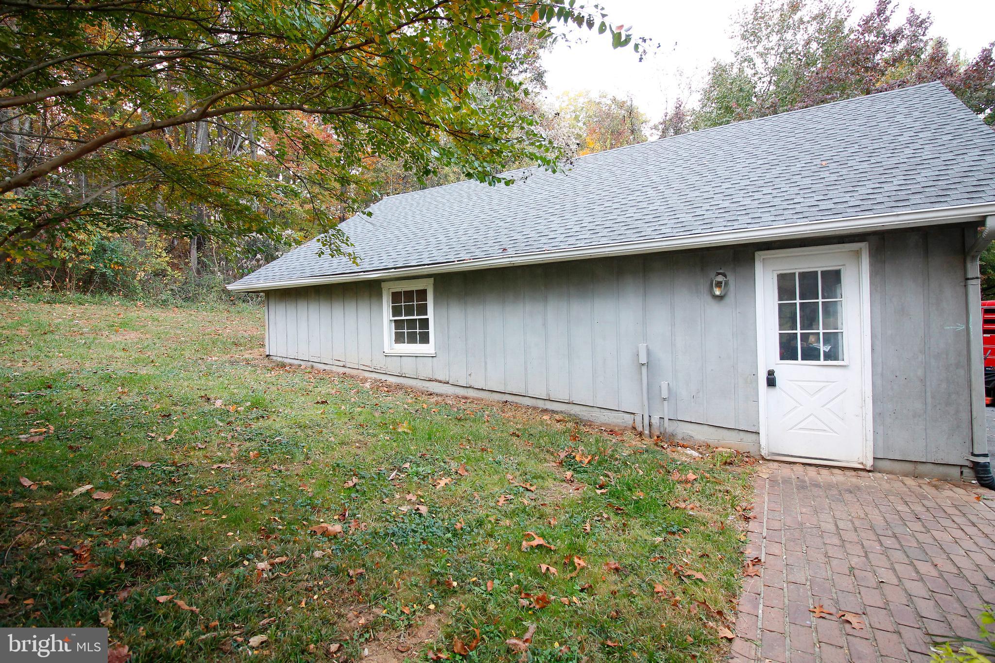 4092 Rolling Hills Dr