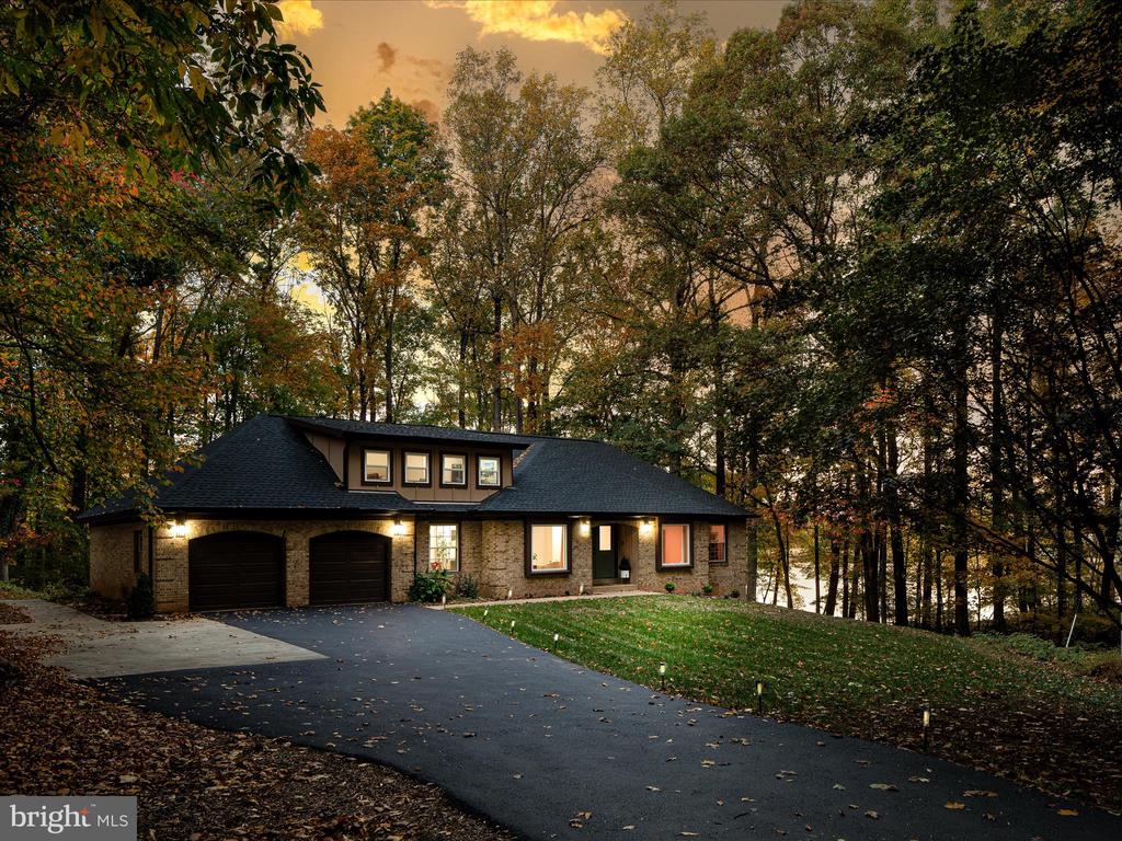 4386 LAKEWOOD DR