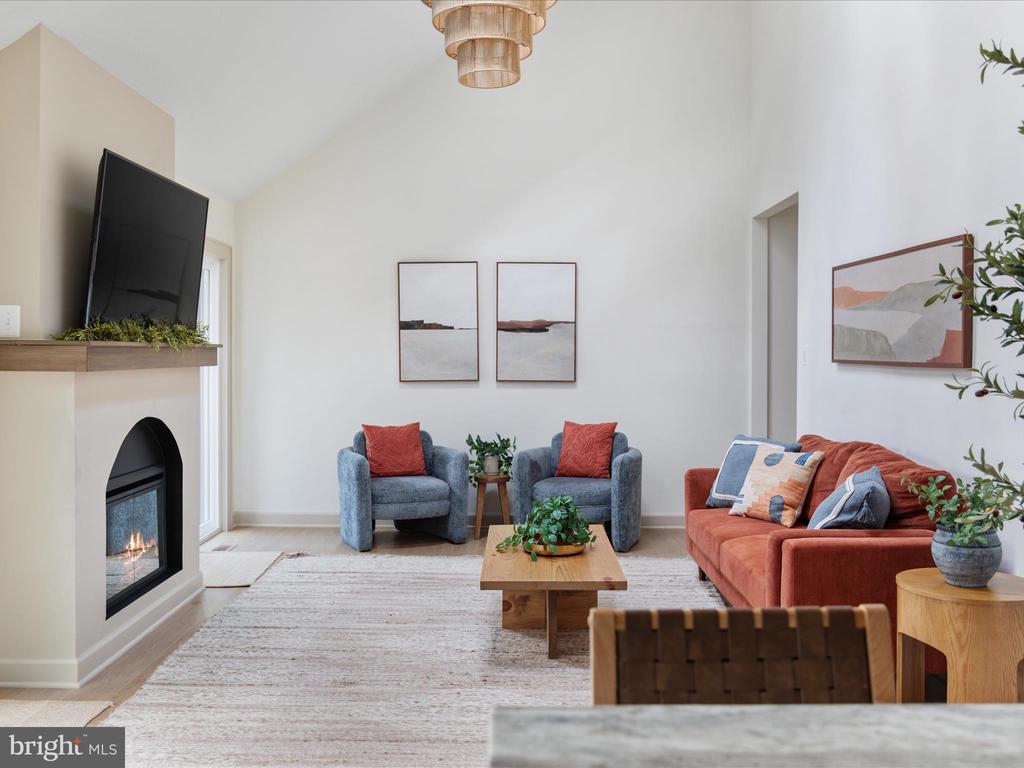 4386 LAKEWOOD DR