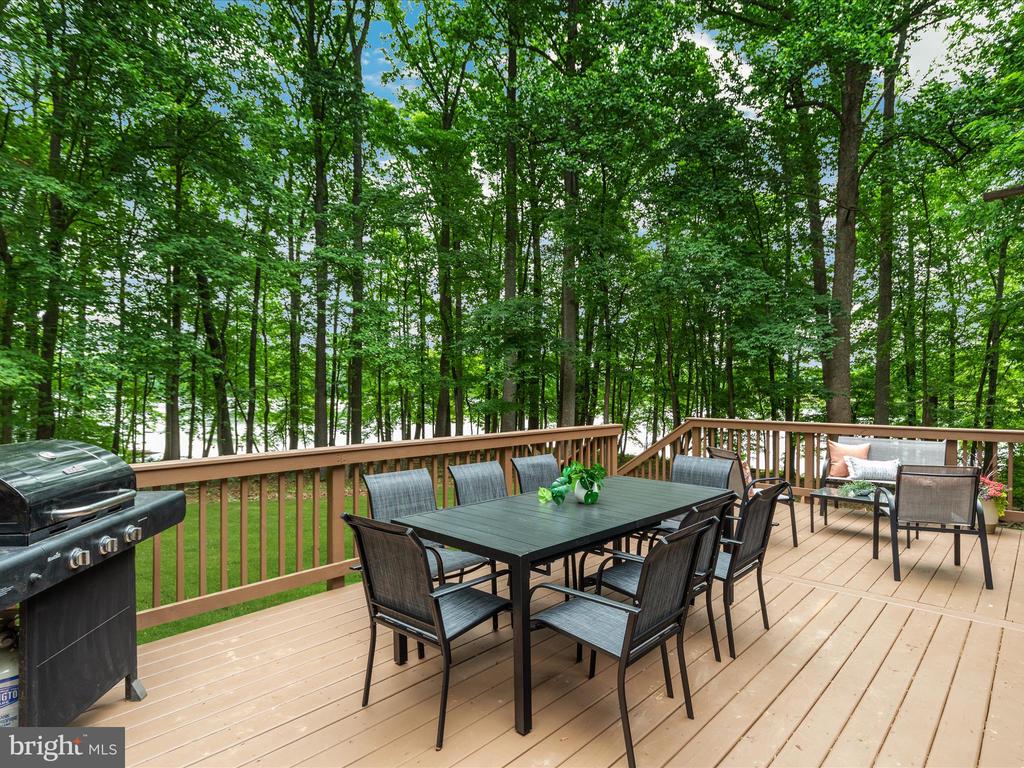 4386 LAKEWOOD DR