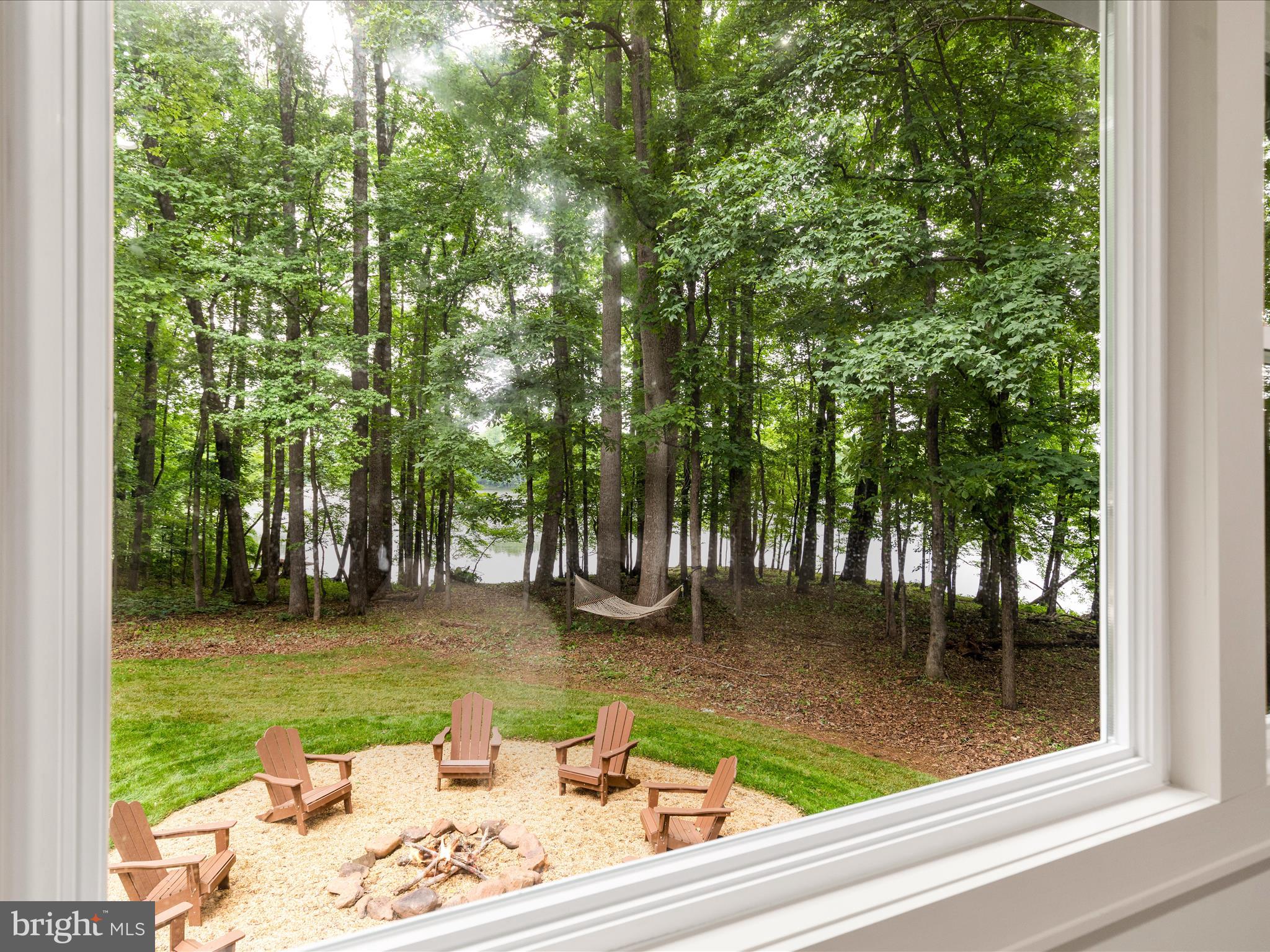 4386 LAKEWOOD DR