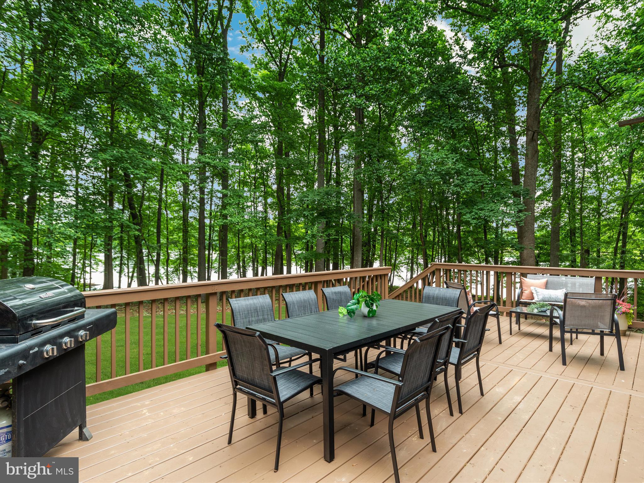 4386 LAKEWOOD DR