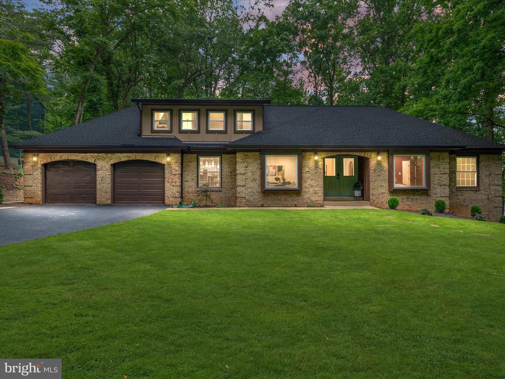 4386 LAKEWOOD DR