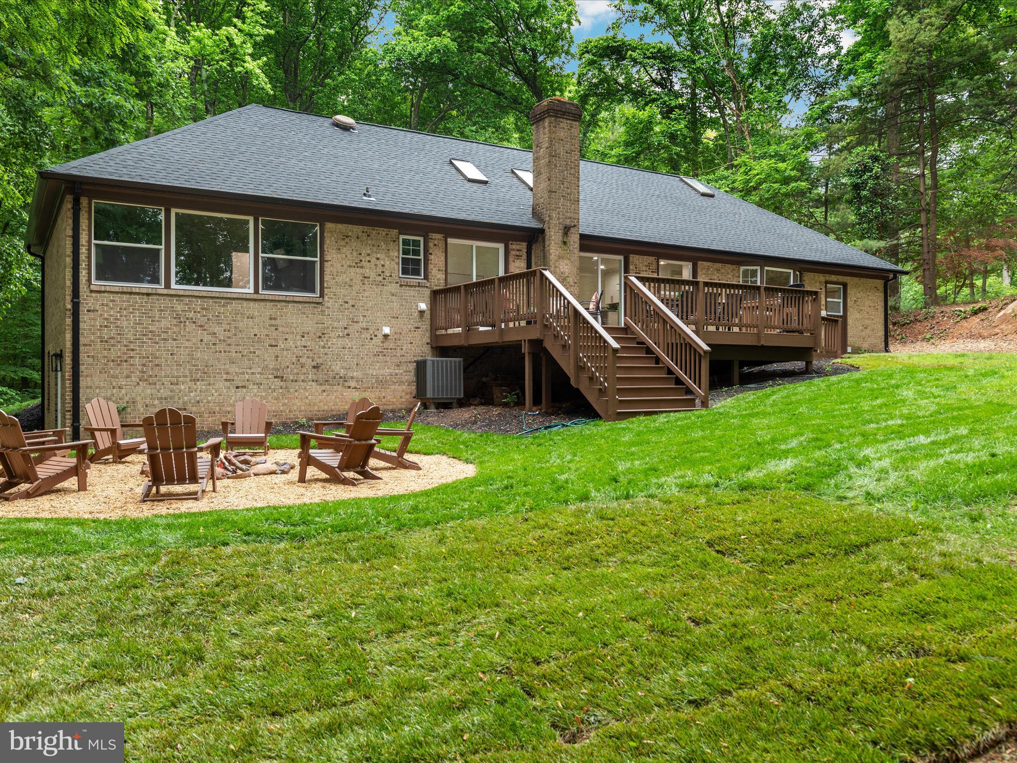 4386 LAKEWOOD DR