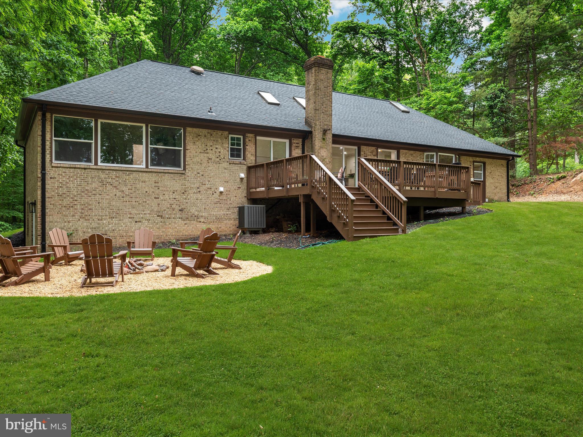 4386 LAKEWOOD DR