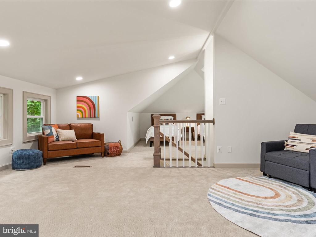 4386 LAKEWOOD DR