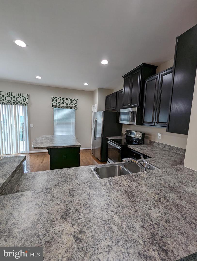 8614 BUD CT