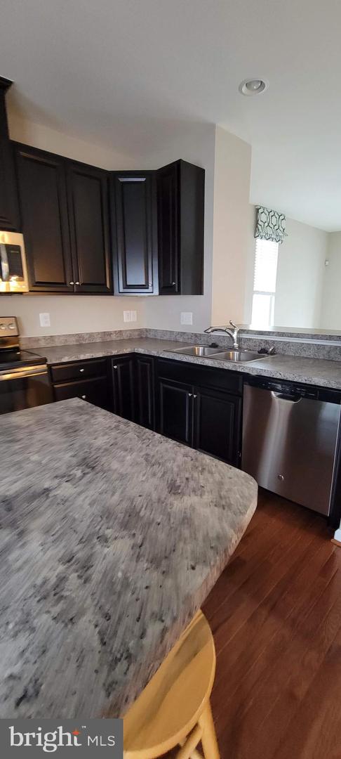 8614 BUD CT