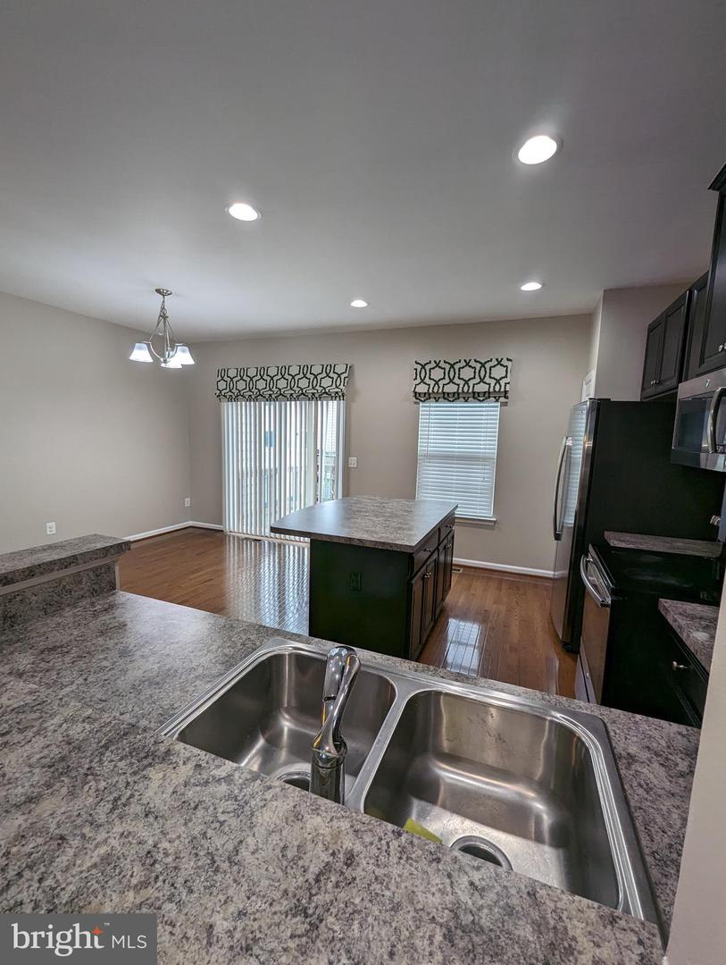 8614 BUD CT