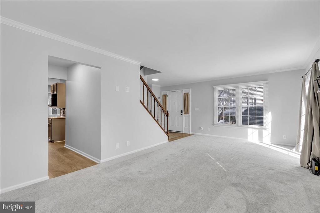 769 CHERRY TREE LN