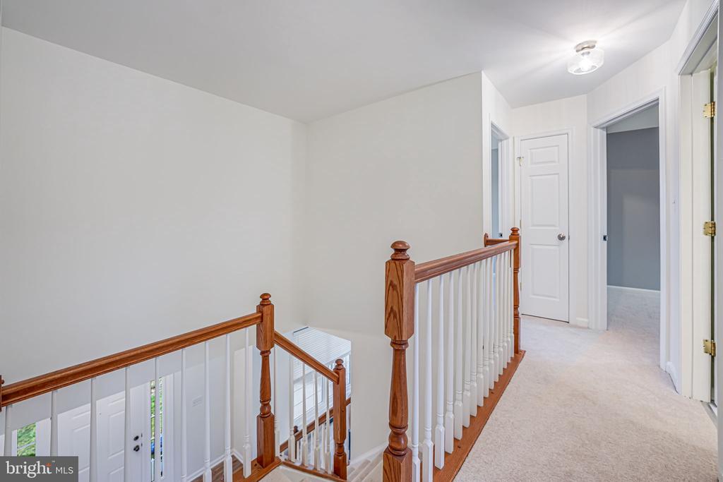 6107 Waverly Way