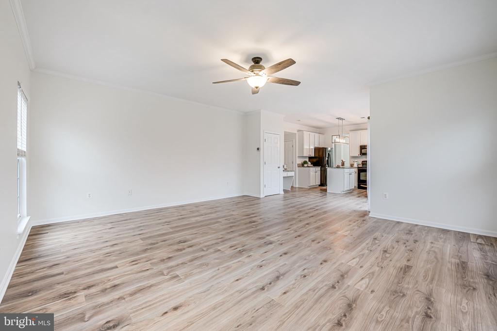 6107 Waverly Way