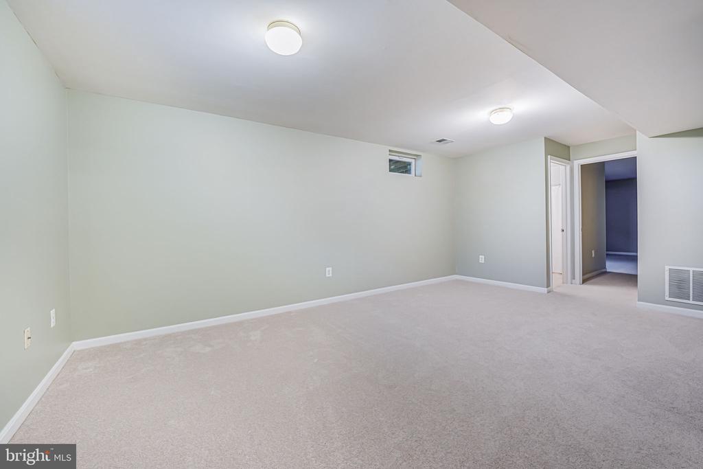 6107 Waverly Way